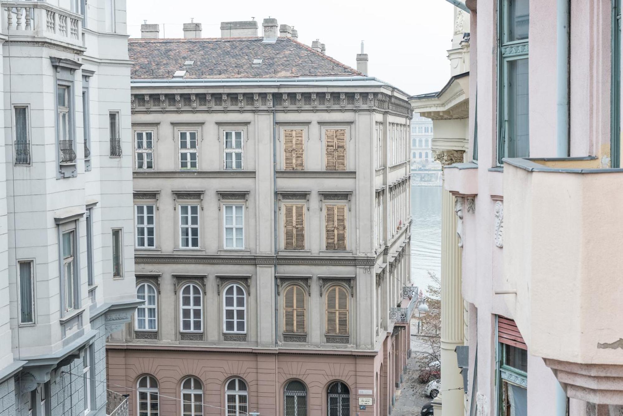 Newsunny Apartment At The Budacastle Budapest Exterior photo