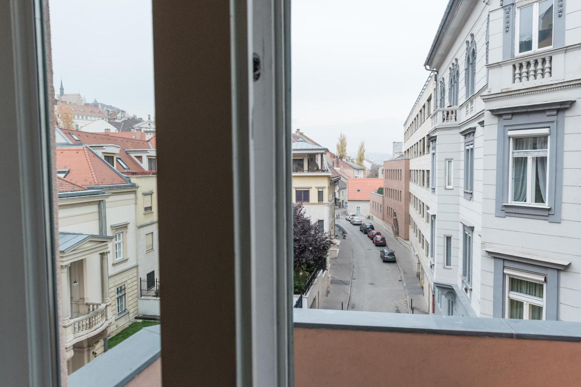 Newsunny Apartment At The Budacastle Budapest Exterior photo